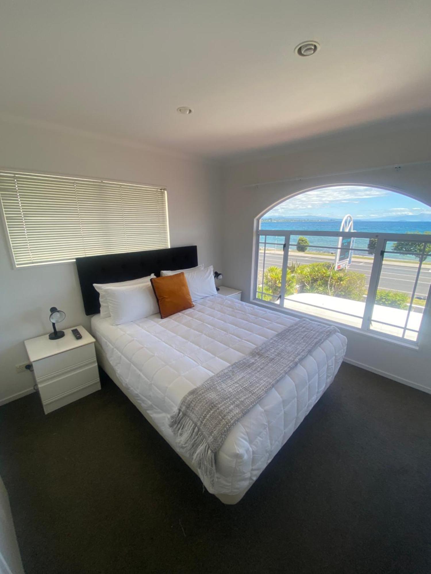 Lakeside Taupo Motel מראה חיצוני תמונה