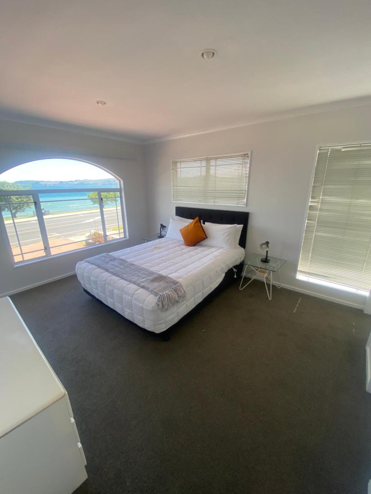 Lakeside Taupo Motel מראה חיצוני תמונה