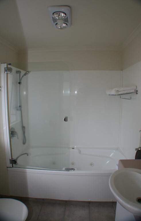 Lakeside Taupo Motel מראה חיצוני תמונה