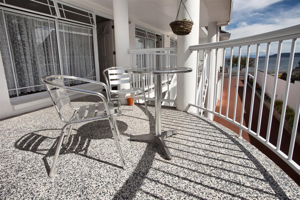Lakeside Taupo Motel מראה חיצוני תמונה